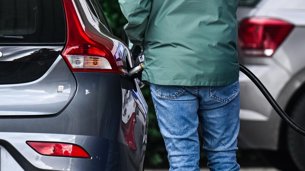 Enfin une bonne nouvelle à la pompe ? Le G7 va libérer jusqu’à 100 millions de barils de pétrole et de diesel, « cela devrait faire baisser les prix des carburants »