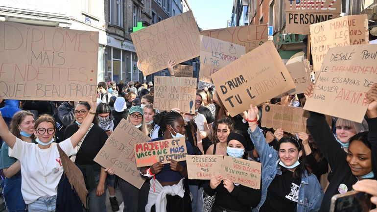 Les jeunes d’aujourd’hui sont-ils plus pauvres que ceux d’hier ? Logement, transport, études : l’analyse de deux économistes