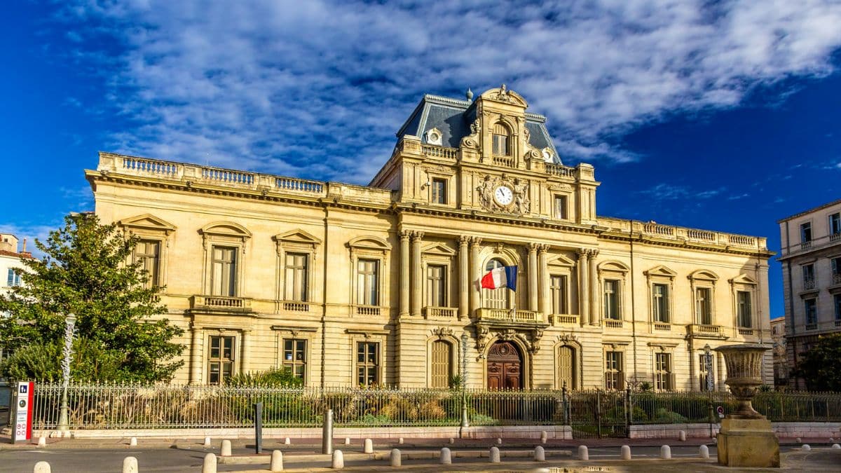 Titre de séjour en France : Me Megherbi décrypte les changements pour les étudiants