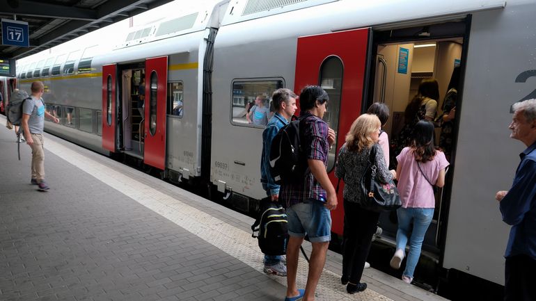 Sept trains sur dix circuleront lundi, jour de grève des services publics, annonce la SNCB
