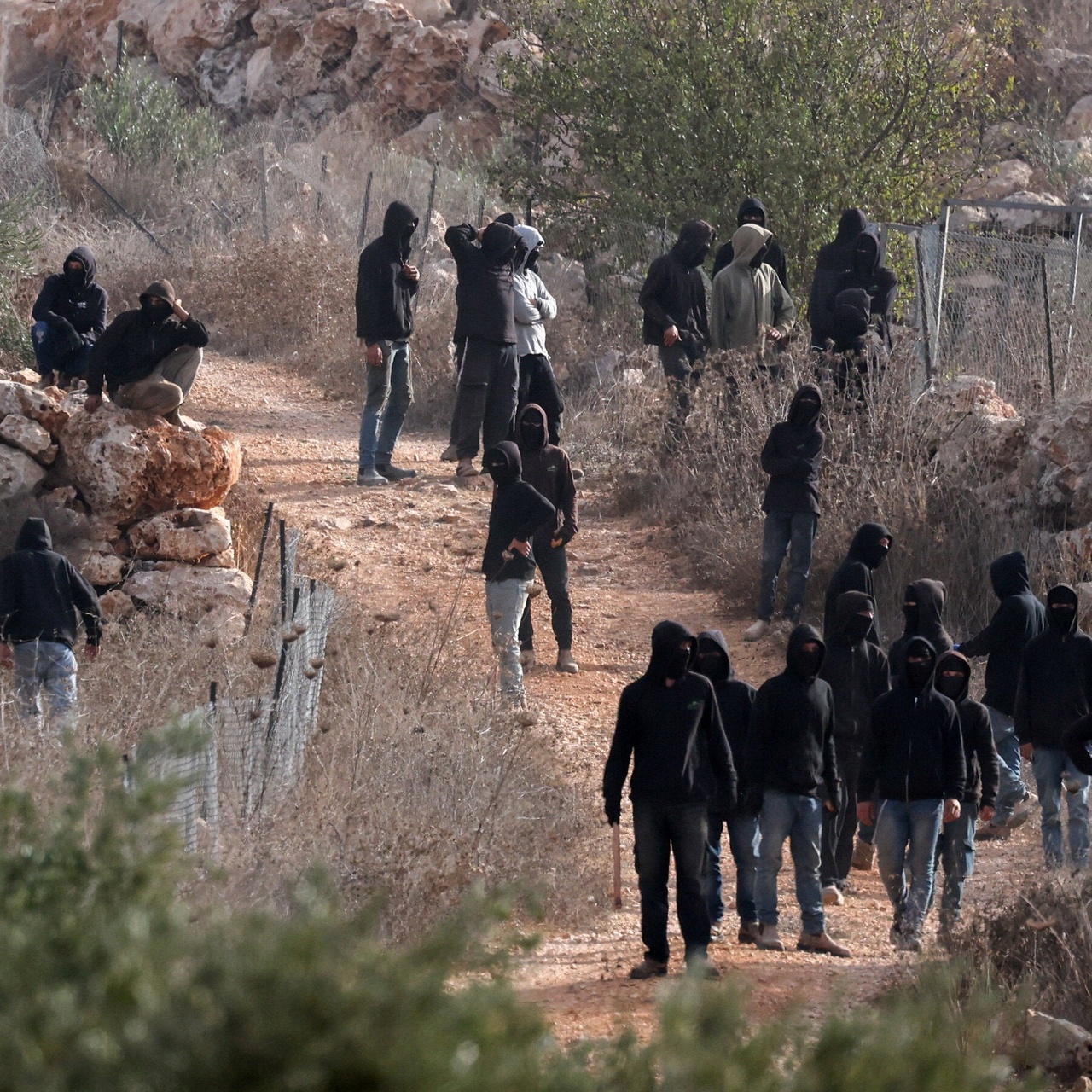 Israeli Settlers Attack Palestinians and Washington Post Journalist in West Bank