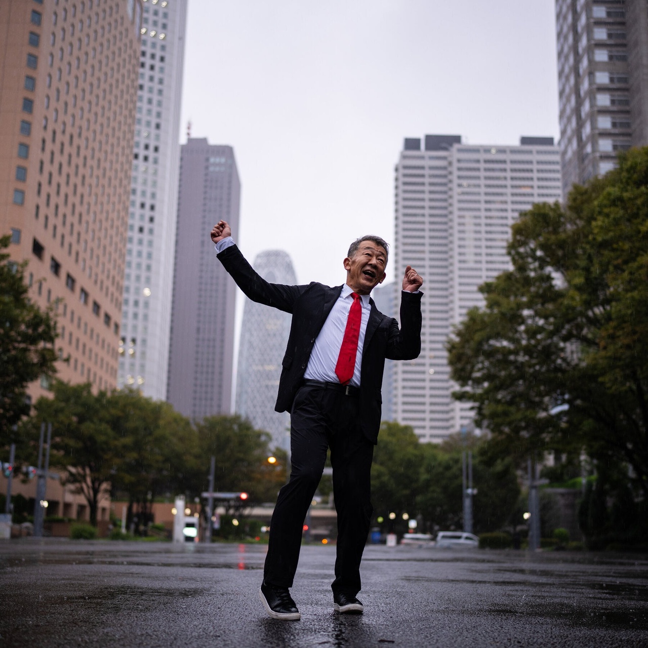 Japan’s ‘Dancing Salaryman’ Can’t Stop Grooving