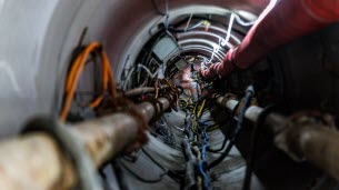 Annecy. « Il ne faut pas être claustrophobe pour faire ce job » : dans les entrailles du microtunnel de 300 mètres de long creusé sous le lac