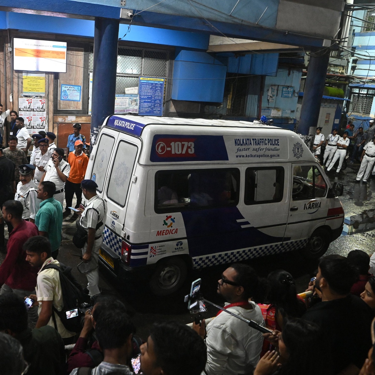 17 Dead, Dozens Injured After Stampede at Indian Religious Event