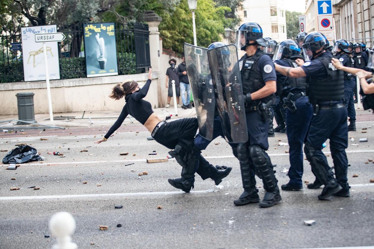 LIVE. Mobilisation du 17 octobre : la France sonnée au lendemain d’une journée ayant viré au chaos, suivez les informations en direct