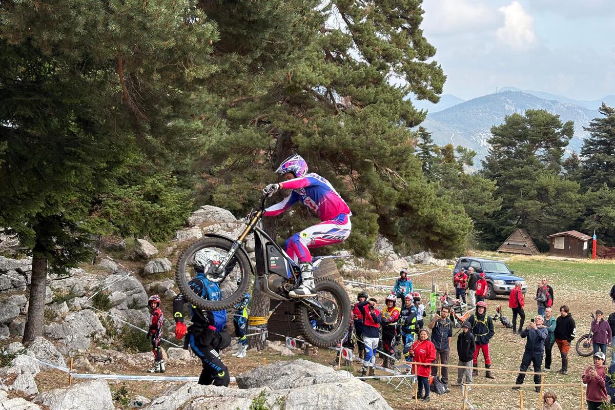 Benoit Bincaz survolté, Arnau Farré couronné : la finale du championnat de France de trial a rendu son verdict à Andon