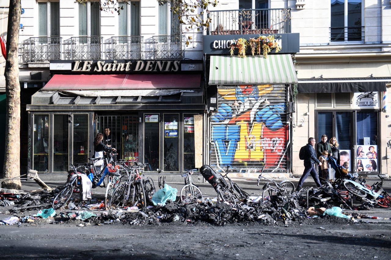 Lendemain d’émeutes à Paris: Les Parisiens ulcérés face aux pillages après les violences du 17 octobre