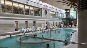 Aix-les-Bains. Face à une fréquentation en baisse et l’hypothèse du déremboursement des cures, les thermes ouvrent leurs portes au public