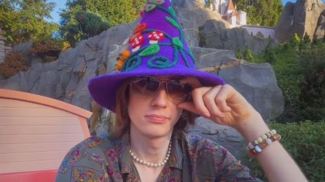 Théo est sans doute le plus grand fan de Disneyland Paris de tous les temps : ce qu’il vient de faire est complètement fou, « jusqu’à la fin de mes jours ! »
