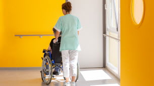 Témoignage. « Elle n'avait plus aucun choix de vie » : il raconte les mauvais traitements subis par sa mère dans un Ehpad