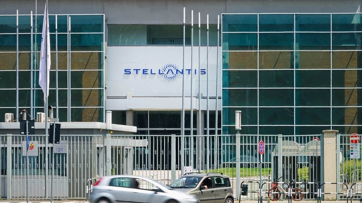 Automobile : Stellantis et Naftal explorent les perspectives d’un partenariat