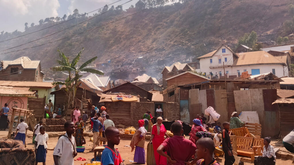 RDC: la douleur des familles endeuillées après l'incendie qui a ravagé deux écoles à Bukavu