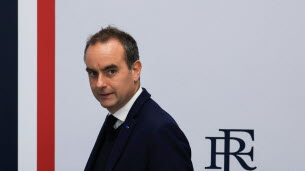 Social. Violences du 17 octobre : l'exécutif toujours sous pression multiplie les réunions, Sébastien Lecornu annonce de nouveaux couvre-feux