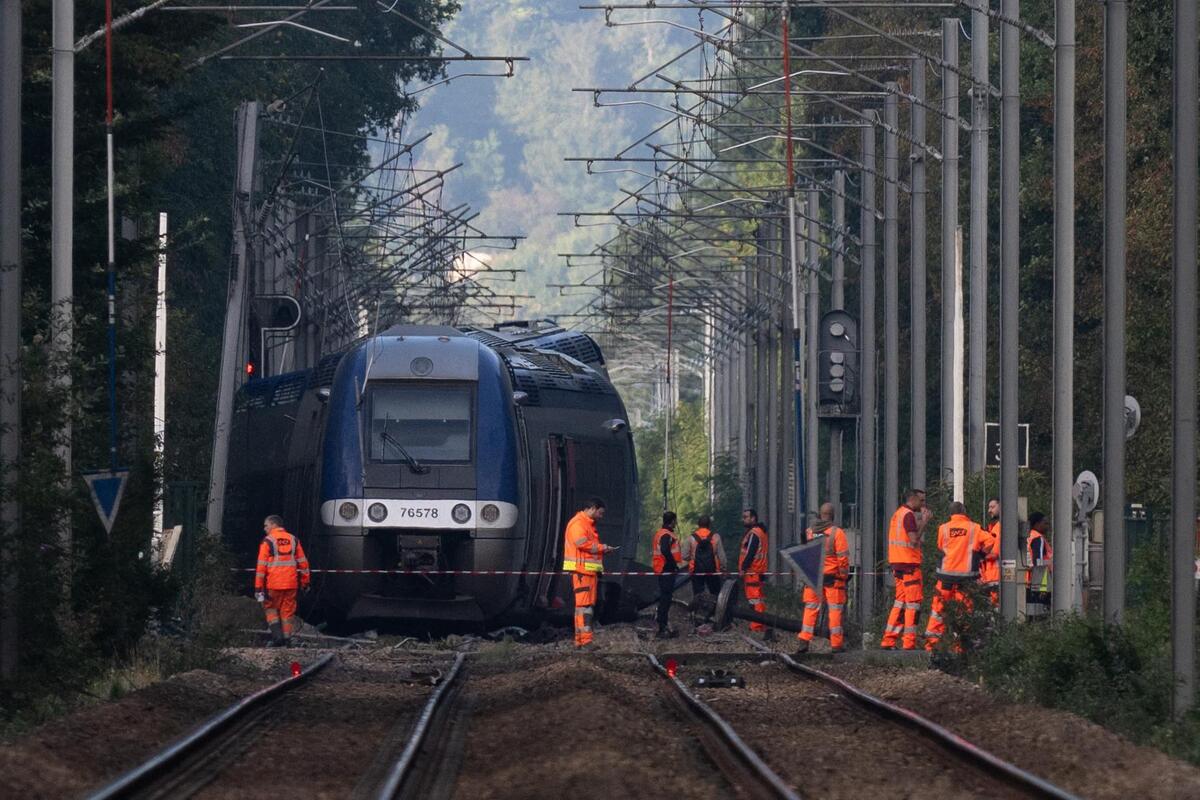 Déraillement d’un TER en Normandie faisant 44 blessés : un morceau de rail retrouvé sur la voie, la piste de l’acte malveillant privilégiée