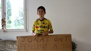 Isère. Adam, jeune fan gâté par son idole Jonas Vingegaard : « Le maillot, je vais l’encadrer au-dessus de mon lit »