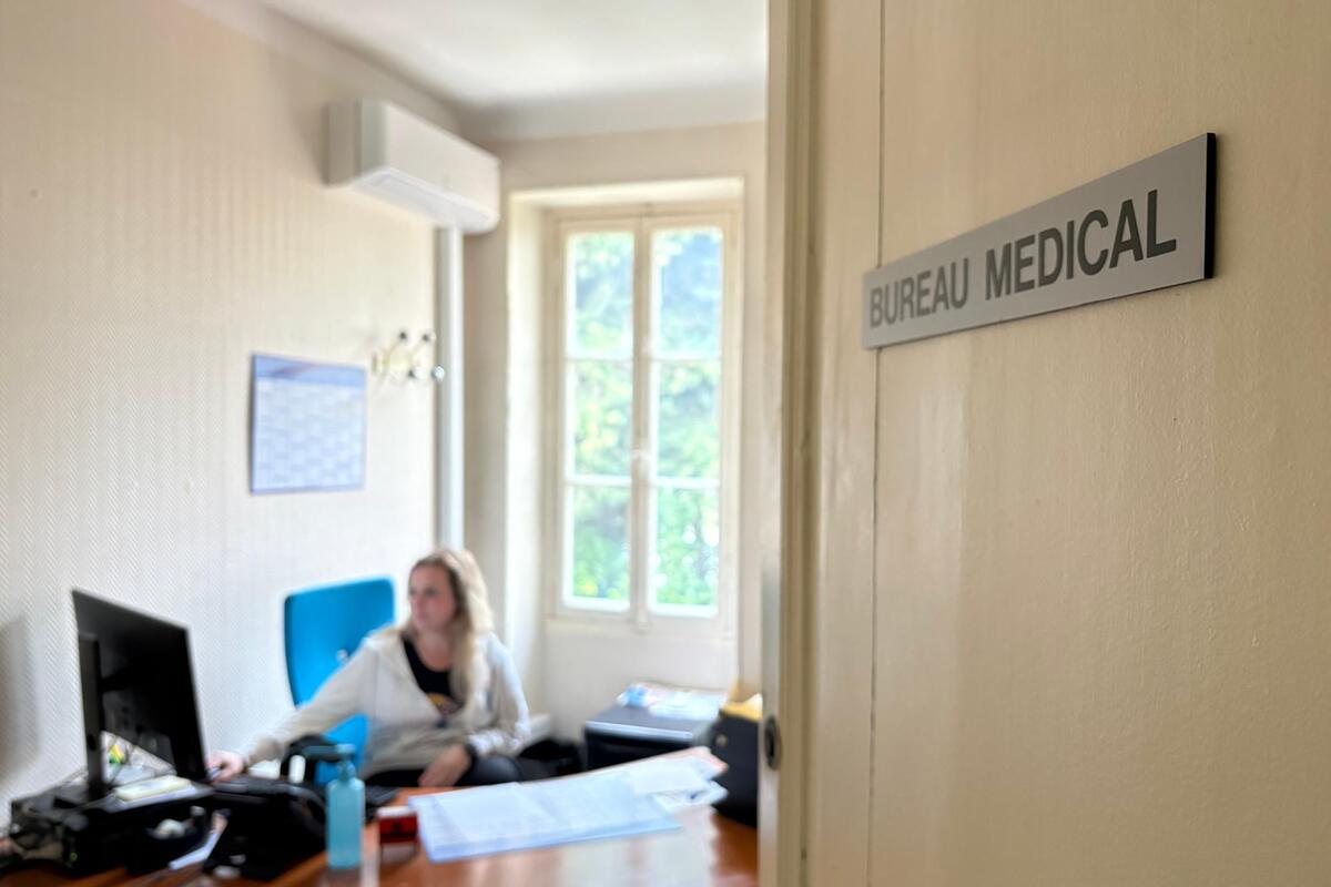 « Tu ne contrôles plus, c’est le verre qui te contrôle » : deux femmes racontent leur parcours face aux addictions
