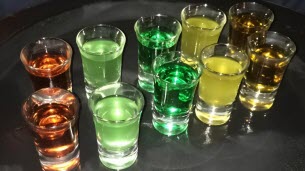 Savoie. « Je n’ai pas mesuré la débilité de ce jeu » : sur fond de pari, il avait servi 30 shooters à un client, qui est mort dans son lit avec 5,8 g d’alcool