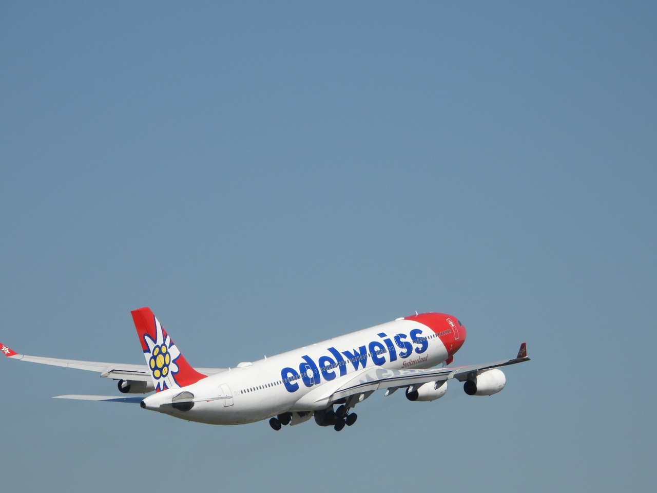 Aéroport de Zurich: Que sont devenues les 45 tonnes de kérosène larguées par Edelweiss?