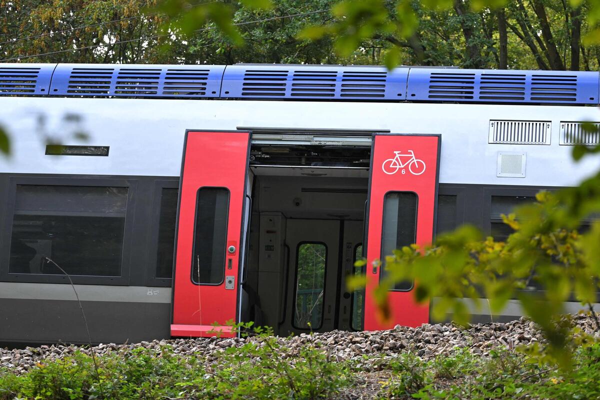 Déraillement d’un TER en Normandie : les jours de la jeune fille de 18 ans ne sont pas en danger, l’enquête avance