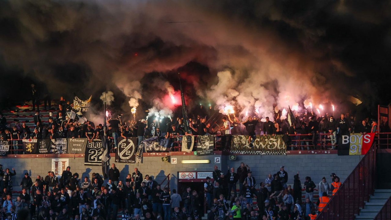 Réunion de crise au Sporting de Charleroi : aucun supporter des Zèbres ne se déplacera à Anvers, d’autres décisions attendues !