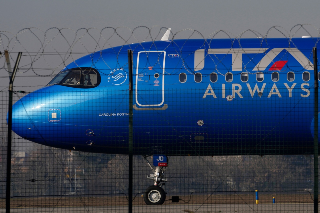 Aéroport de Zurich: Une civière, une ambulance et un avion dérouté en pleine soirée
