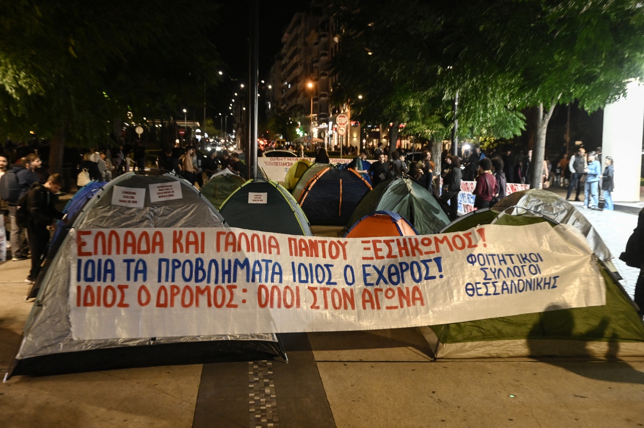 Comme en France: Étudiants et enseignants grecs manifestent contre la vie chère