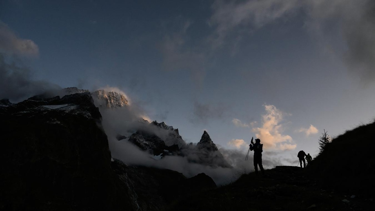 L’horreur sur le Mont-Blanc : un alpiniste perd la vie à cause d’une chute de pierres