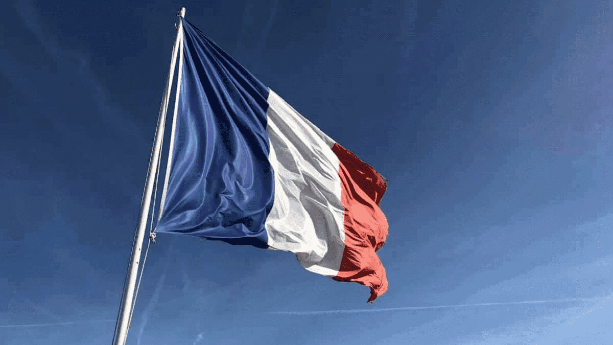 France : l’incohérence de l’extrême droite face aux « Français de papier »