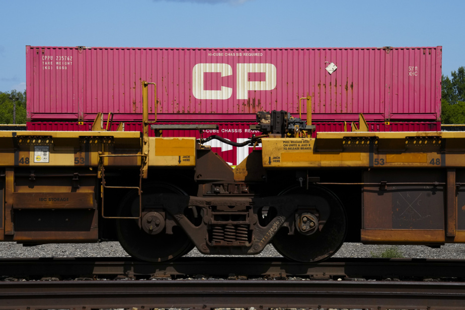 Montréal | Un employé tué par un train alors qu’il travaillait sur les rails