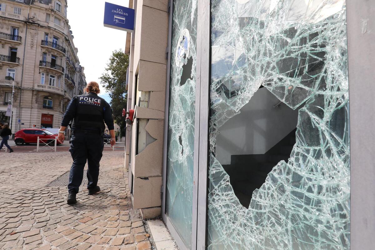 Violences du 17 octobre : la police lance un appel aux vidéos amateurs au secours des enquêtes, dispositif efficace ou simple délation ?
