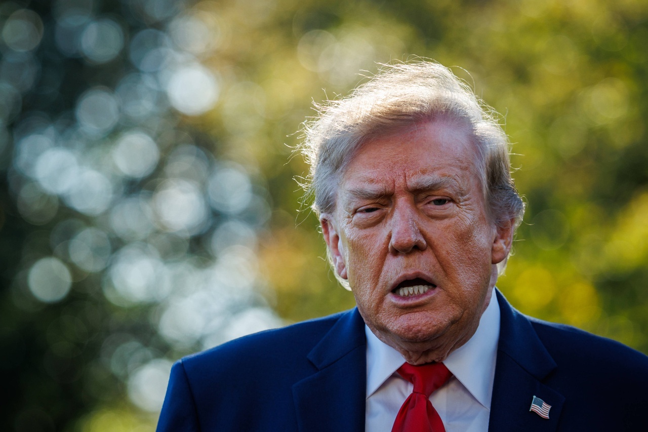 Procédure contre la BBC: Une juge somme Donald Trump de témoigner avant le 11décembre