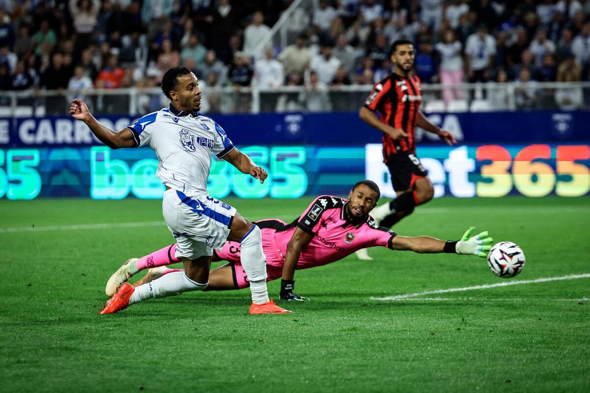 Diouf-Youssouf, un duo en enfer : retrouvez les notes des Niçois après leur défaite à Auxerre (1-0)
