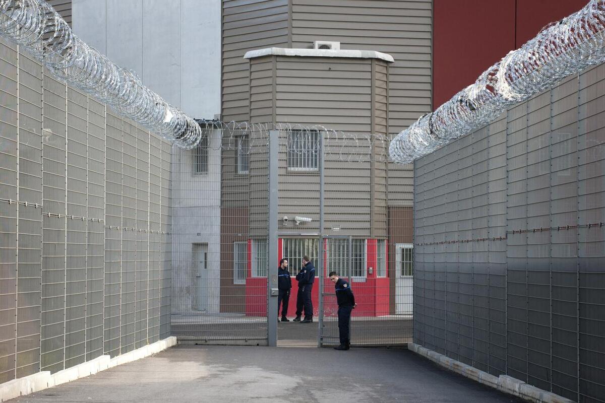 « J’ai manqué de maturité » : il s’évade dans un sac à linge en respirant avec une paille de la prison à Lyon