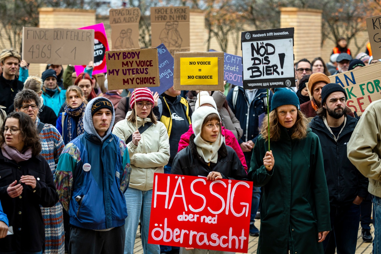 Colère au Liechtenstein: Près de 300 personnes manifestent à Vaduz contre le veto sur l'avortement