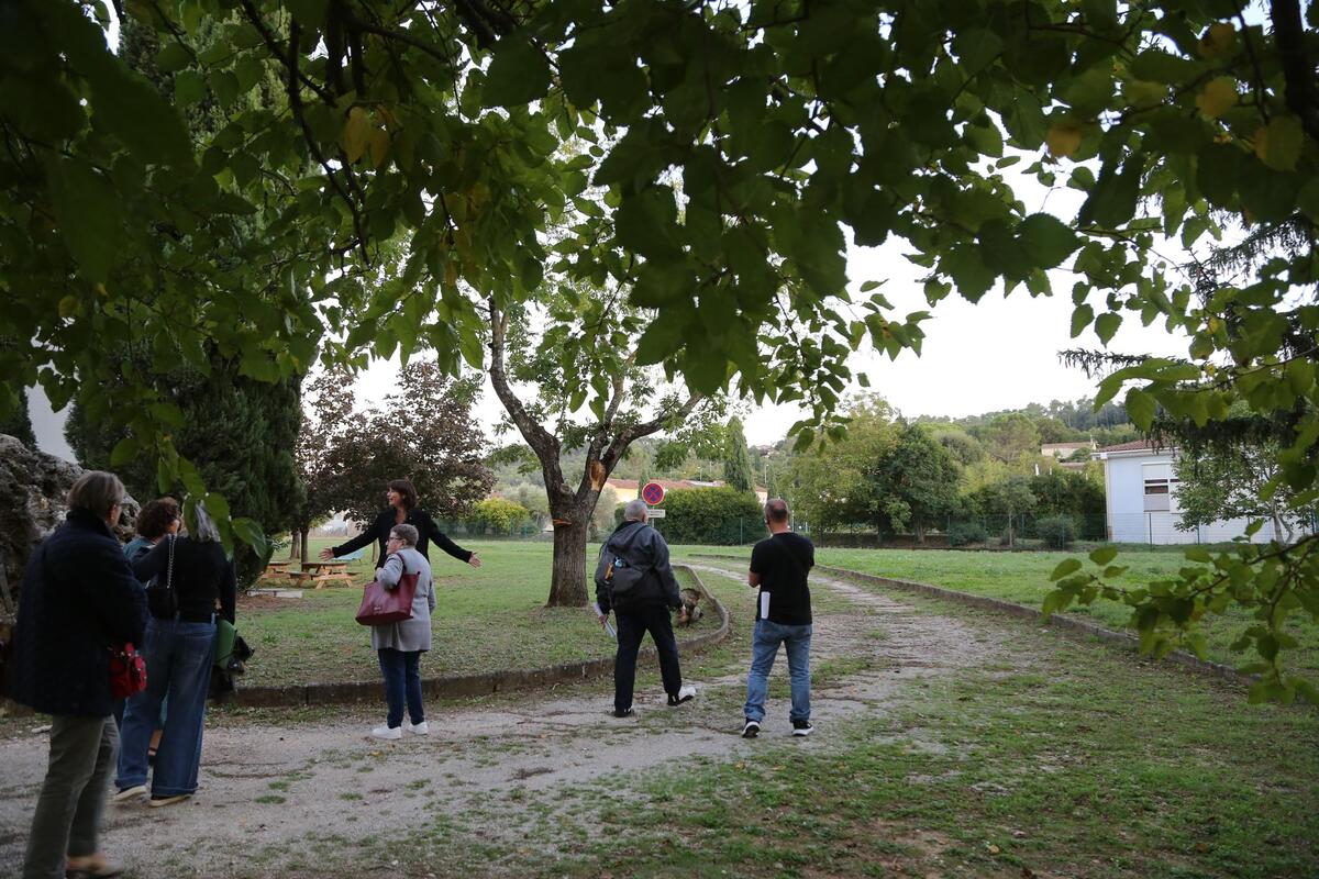 « Si vous manquez de lieu, nous, on manque d’activités » : le projet de tiers-lieu culturel au sein de l’Ehpad de Brignoles séduit les associations du territoire