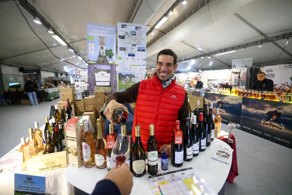 « Ce n’est pas seulement un salon du vin » : liqueur de mimosa, miel à la pistache, confiture à la butternut… Découvrez cinq produits originaux présentés au salon Vins & Saveurs d’Antibes
