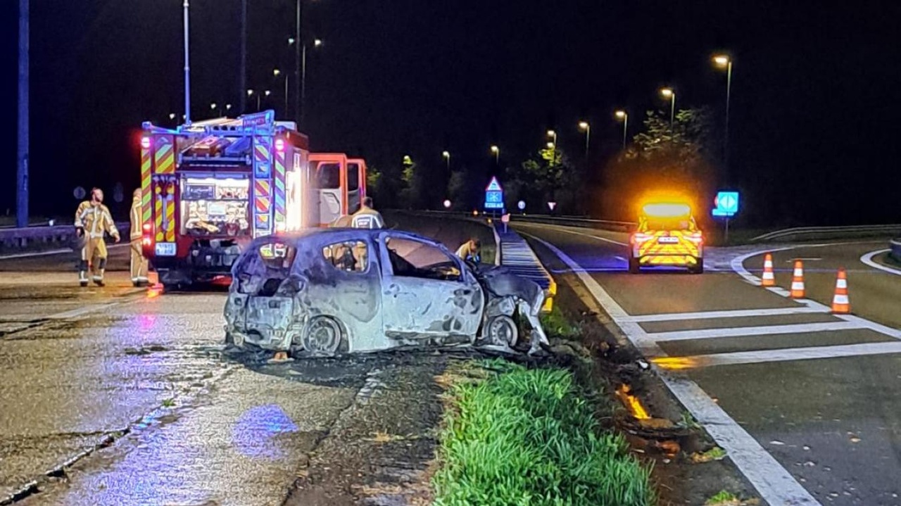 Un véhicule prend feu après un accident sur l’autoroute E42 à Theux : la sortie a été fermée à la circulation