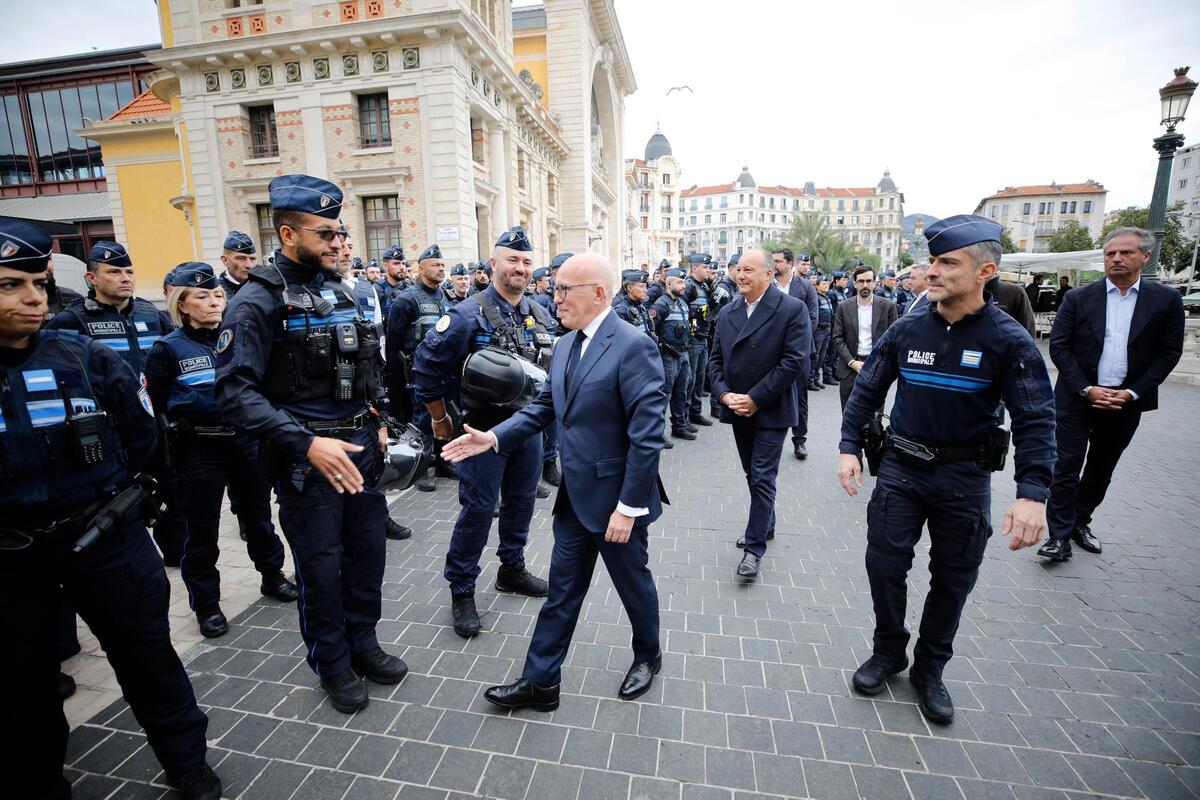 « Je condamne avec la plus grande fermeté les agressions commises à Nice par des militants d’ultradroite contre les manifestants du cortège pacifique », dénonce le maire Eric Ciotti