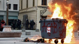 Chambéry. Mortiers, gaz lacrymogènes, LBD… Des affrontements violents entre manifestants et forces de l’ordre jusqu’en début de soirée