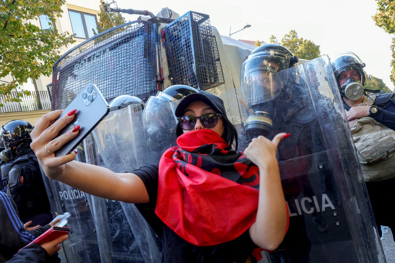 Crise en Albanie: Des heurts à Tirana lors d’une manifestation contre la corruption