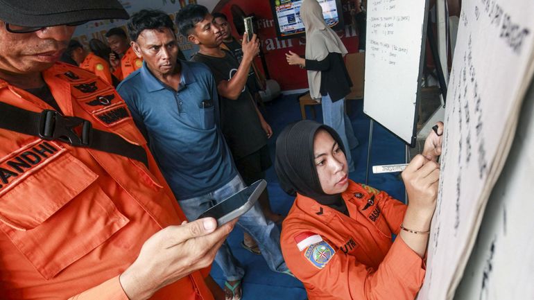 Indonésie : un ferry reliant Java et Bornéo chavire, six morts et 130 personnes encore recherchées