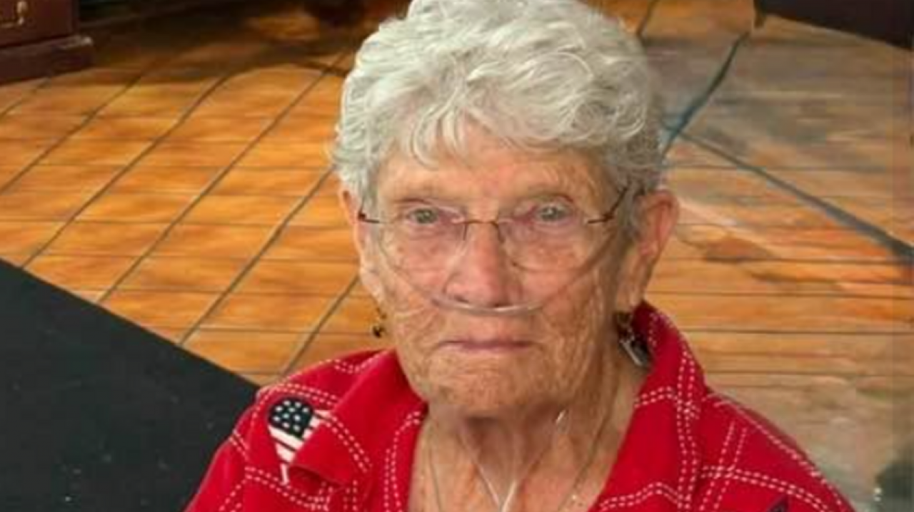 Priscilla (84 ans), considérée comme morte depuis deux ans à cause d’une erreur administrative, voit son quotidien virer au cauchemar : « Ils ont même supprimé mon compte bancaire »