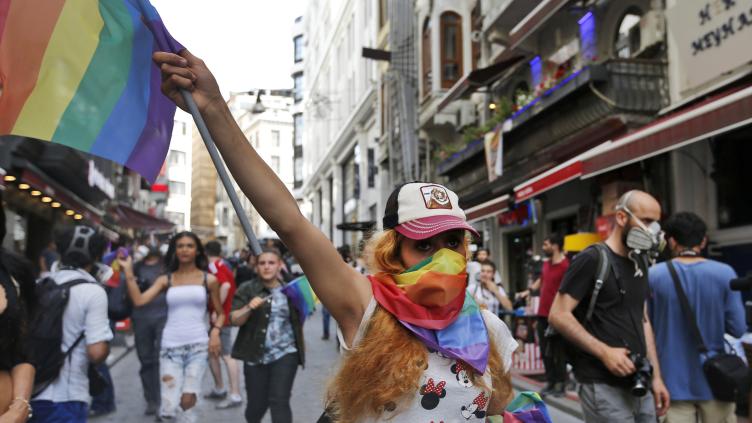 Turquie: nouvelle offensive d'Erdogan contre la communauté LGBT+, vague d'arrestations dans 15 provinces