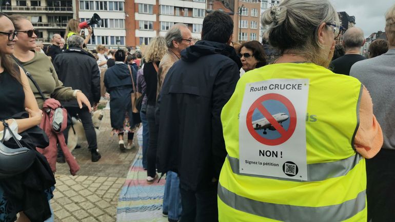 Survol de Bruxelles : plus d’un millier de manifestants contre les nuisances des avions empruntant "la route Crucke"