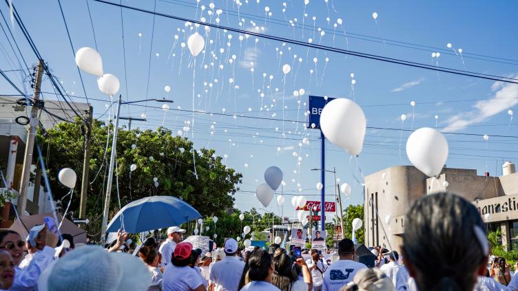 "Fatigués de la peur": des milliers de Mexicains manifestent contre le cartel de Sinaloa