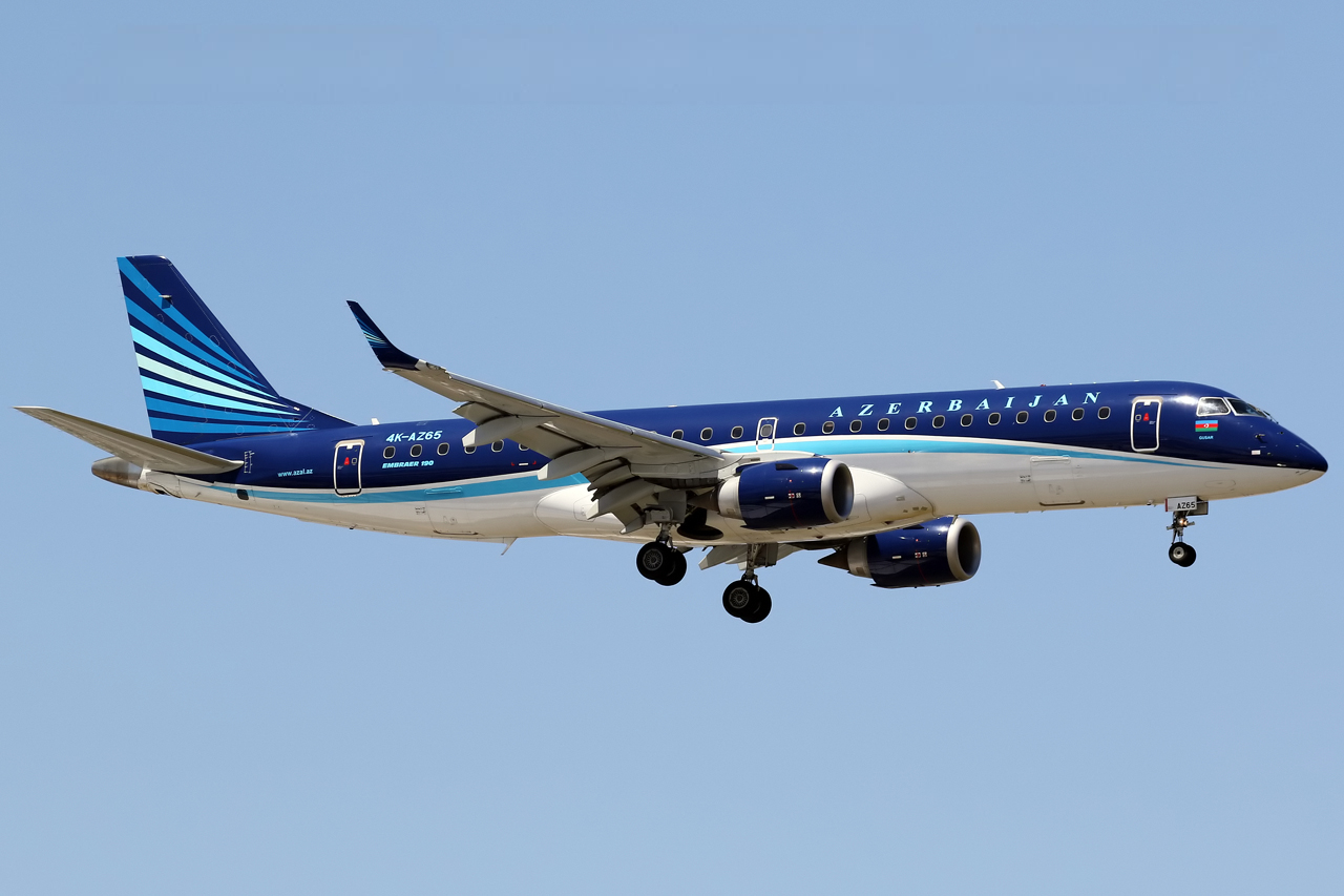 Vol Azerbaijan Airlines 8243