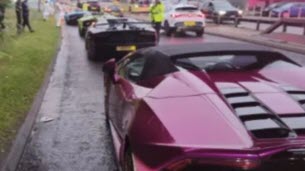 Royaume-Uni. Ils roulent en Lamborghini à 27 km/h sur l'autoroute, les voitures leur sont confisquées