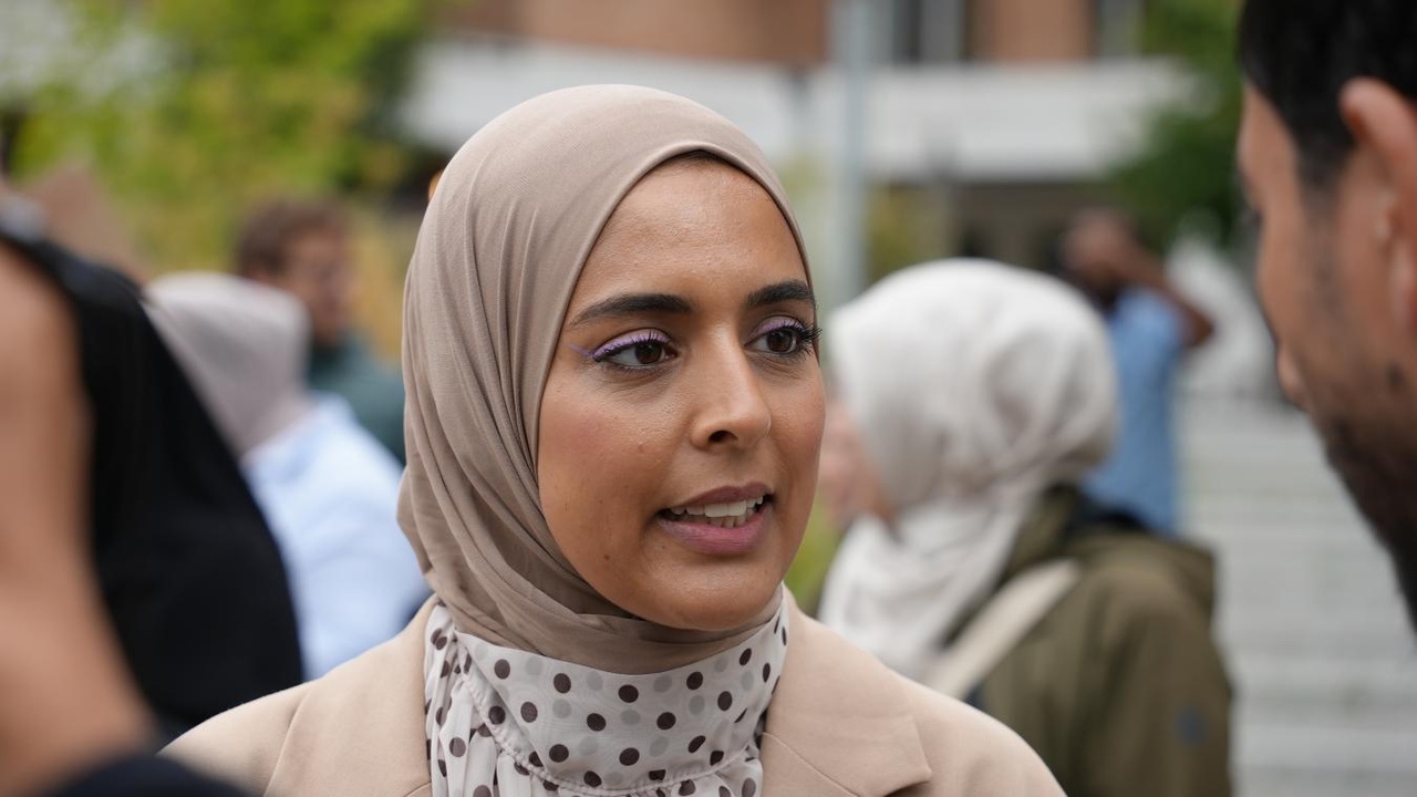 Hadija, professeure dans une école belge, virée pour avoir refusé de retirer son foulard : « Tout ce que j’ai construit a soudainement disparu »