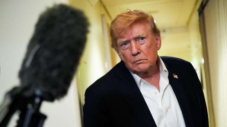 Guerre en Ukraine: Donald Trump accuse Volodymyr Zelensky de provoquer "une pénurie de diesel" russe