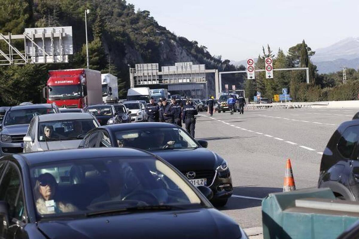 Un poids-lourd accidenté sur l’A8 à hauteur de Roquebrune-sur-Argens, ce lundi : le trafic très perturbé en direction de Nice